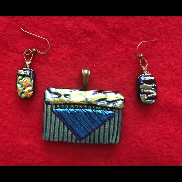 Jewelry - Pendant with earrings